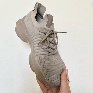 Cushionaire Sneakers